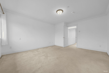 Room 483 empty to staged